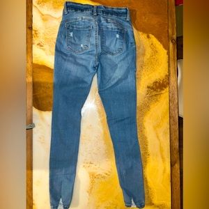 Beautiful Jean worn couple times, excellent conditions.